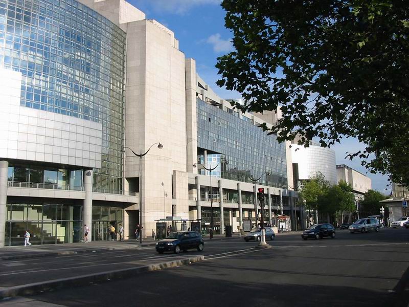 L'Opéra Bastille à l'emplacement du BV de Paris-Bastille coté Rue de Lyon au 30 Août 2003