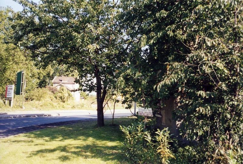 Ancien PN juste avant la Gare de Santeny-Servon vers Verneuil en Septembre 2002