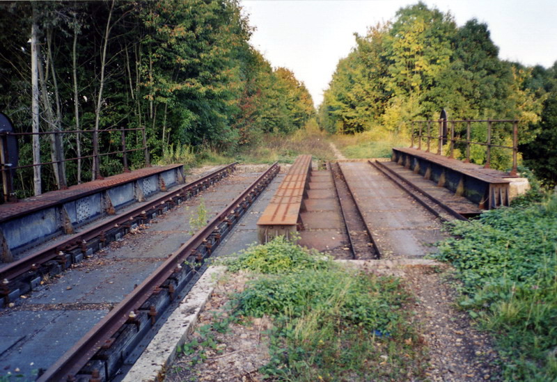 Pont juste après la gare de Yèbles-Guignes vers Verneuil au 18 septembre 2002