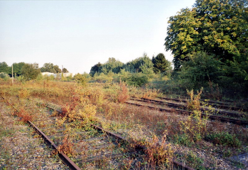Voies à l'entrée de la gare de Yèbles-Guignes au 18 septembre 2002
